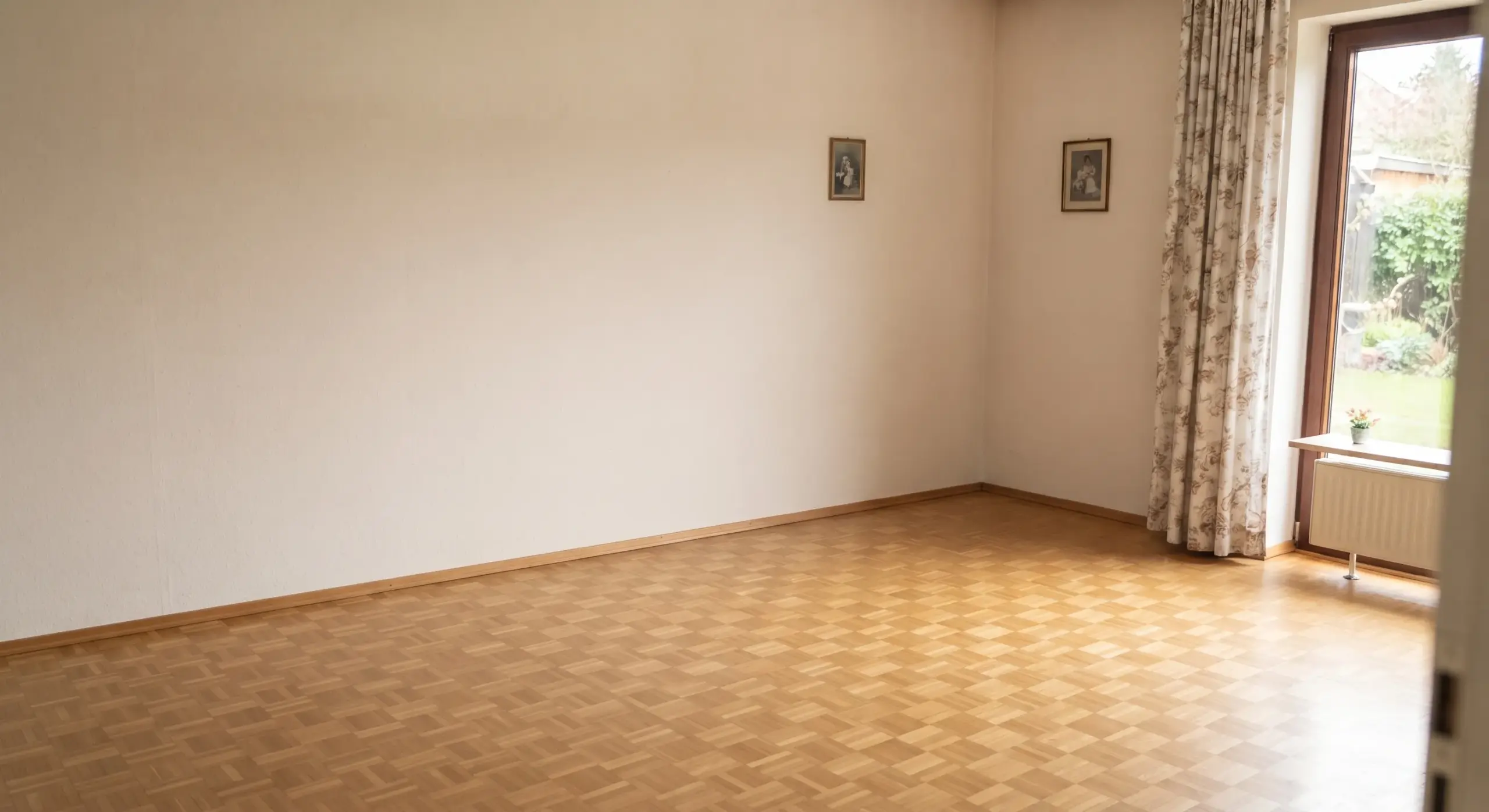 Besenrein geräumter Raum nach Haushaltsauflösung